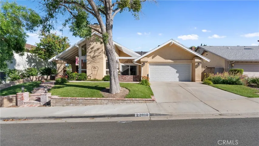 23910 Plaza Gavilan, Valencia, California 91355