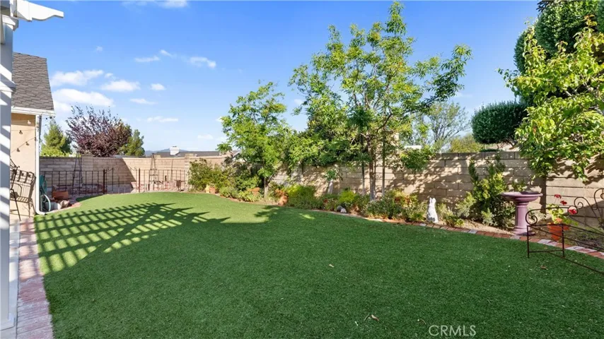 23910 Plaza Gavilan, Valencia, California 91355