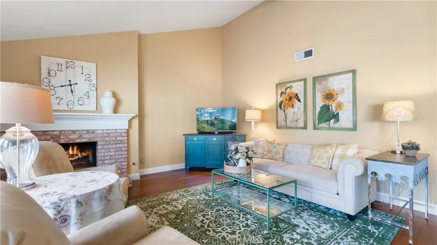 23910 Plaza Gavilan, Valencia, California 91355