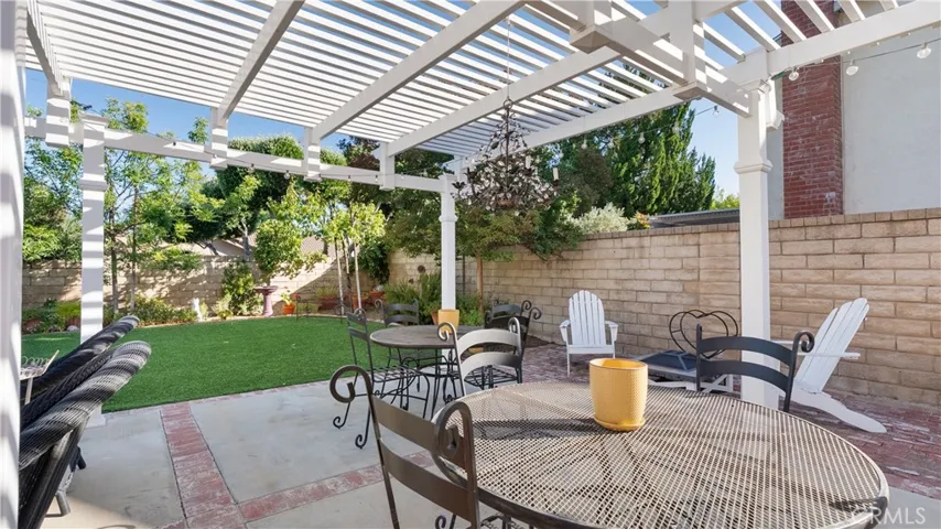 23910 Plaza Gavilan, Valencia, California 91355