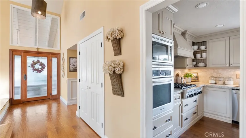 23910 Plaza Gavilan, Valencia, California 91355