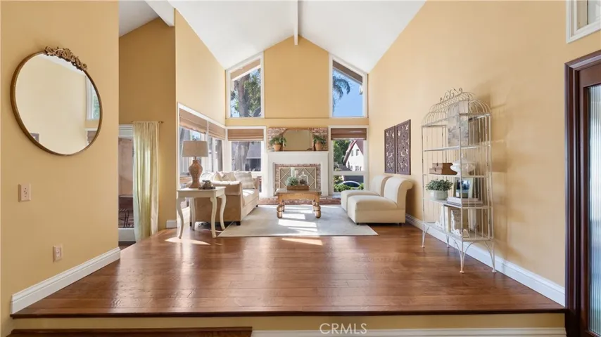 23910 Plaza Gavilan, Valencia, California 91355