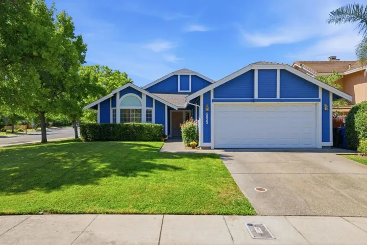 4923 Shady Leaf Way, Sacramento, California 95838