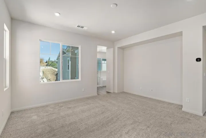 1523 Wingwood, Vista, California 92083