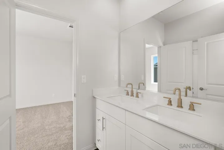 1523 Wingwood, Vista, California 92083