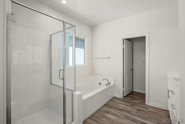 1523 Wingwood, Vista, California 92083