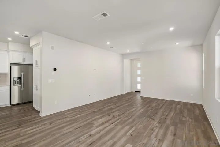 1523 Wingwood, Vista, California 92083