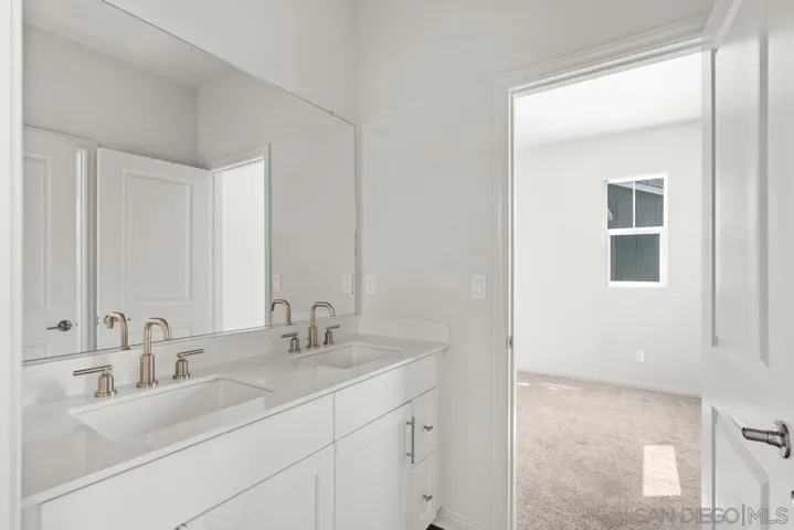1523 Wingwood, Vista, California 92083