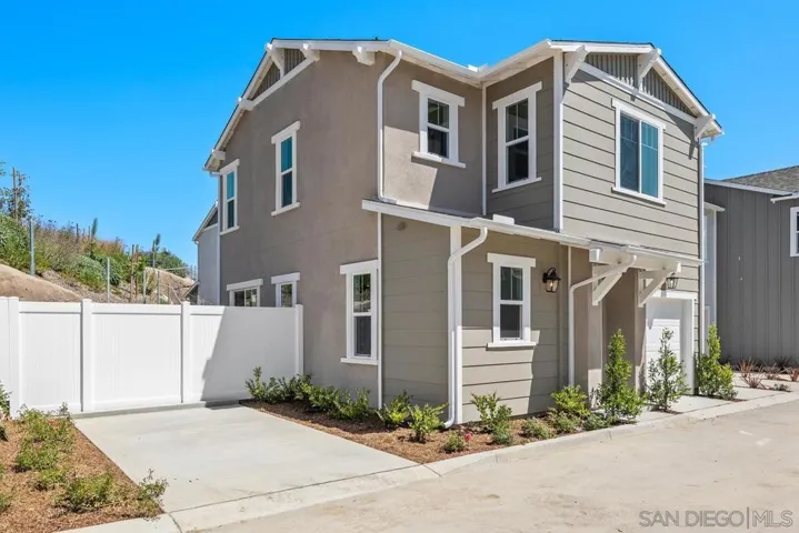 1523 Wingwood, Vista, California 92083