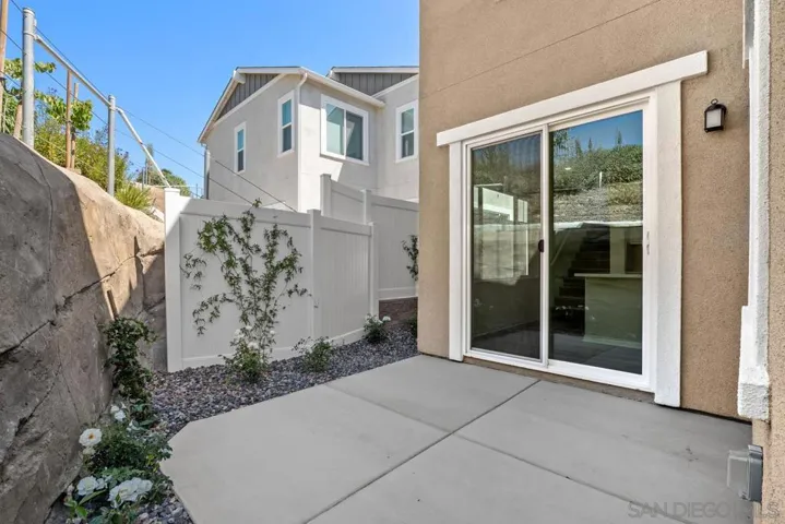 1523 Wingwood, Vista, California 92083