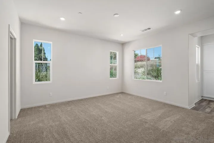 1523 Wingwood, Vista, California 92083