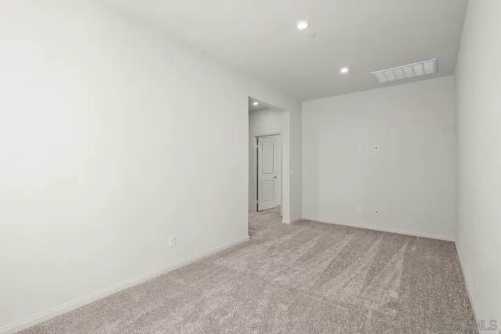 1523 Wingwood, Vista, California 92083