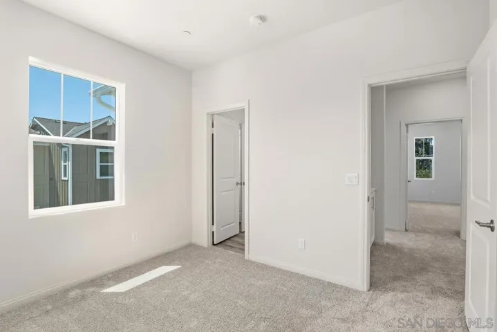 1523 Wingwood, Vista, California 92083