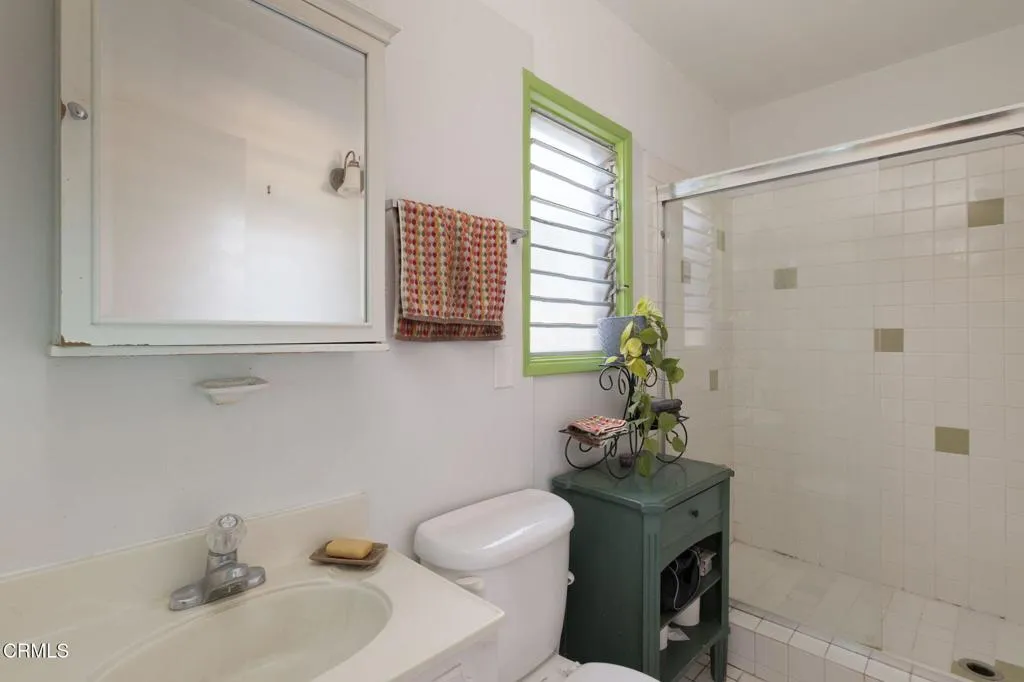 29-web-or-mls-9900 Sunland Blvd by Pierr