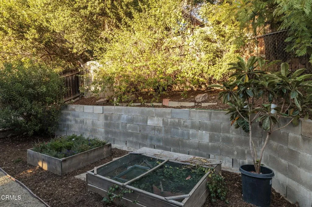36-web-or-mls-9900 Sunland Blvd by Pierr