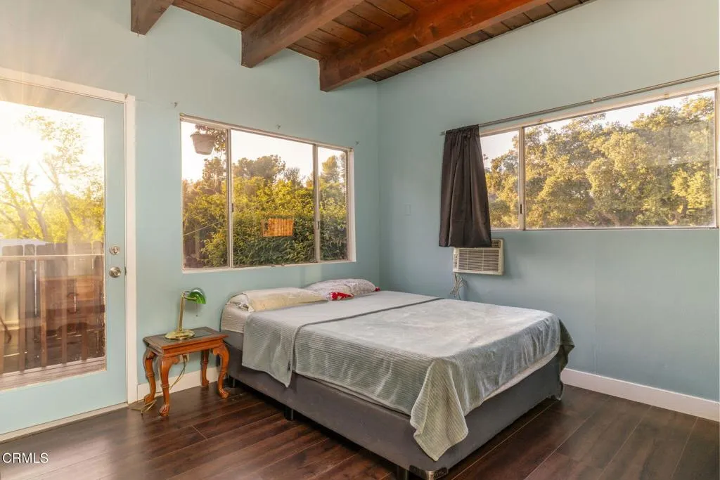 30-web-or-mls-9900 Sunland Blvd by Pierr