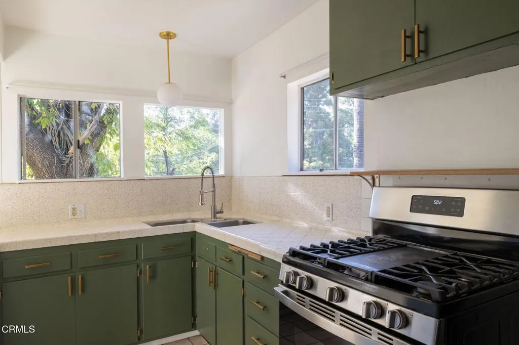 7-web-or-mls-9900 Sunland Blvd by Pierre
