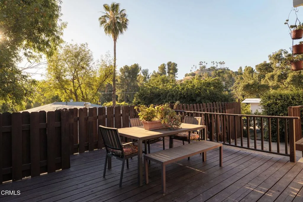 25-web-or-mls-9900 Sunland Blvd by Pierr