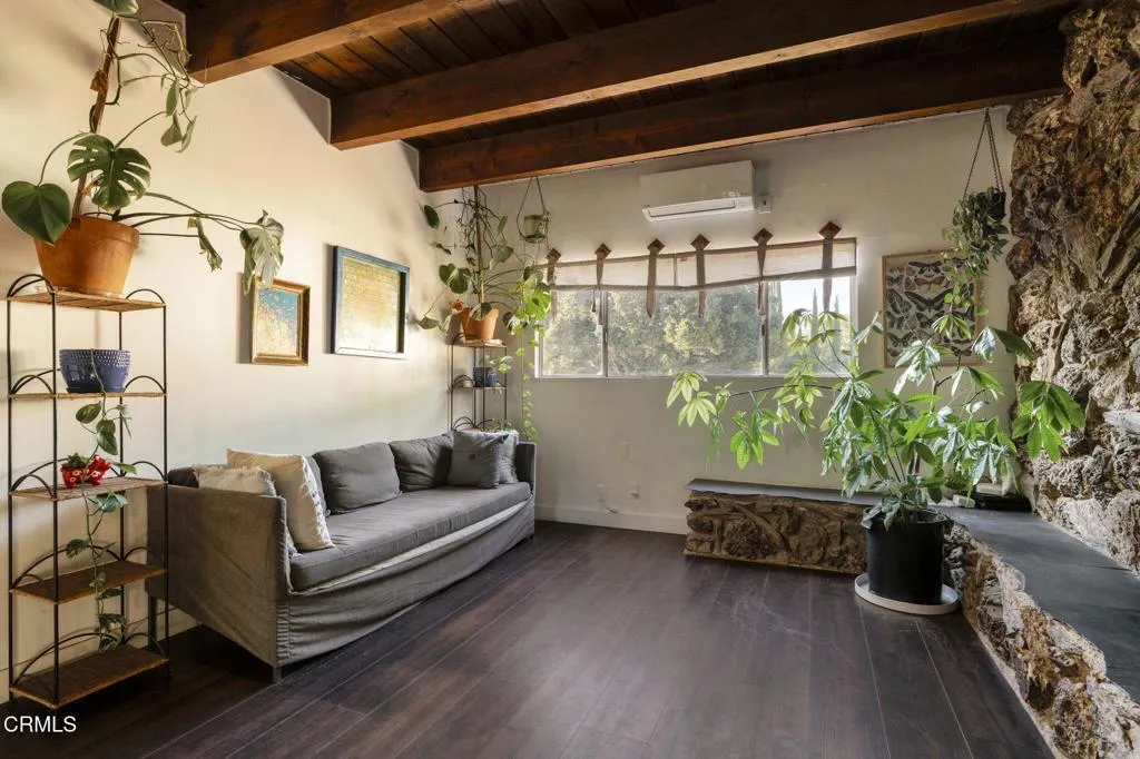 31-web-or-mls-9900 Sunland Blvd by Pierr