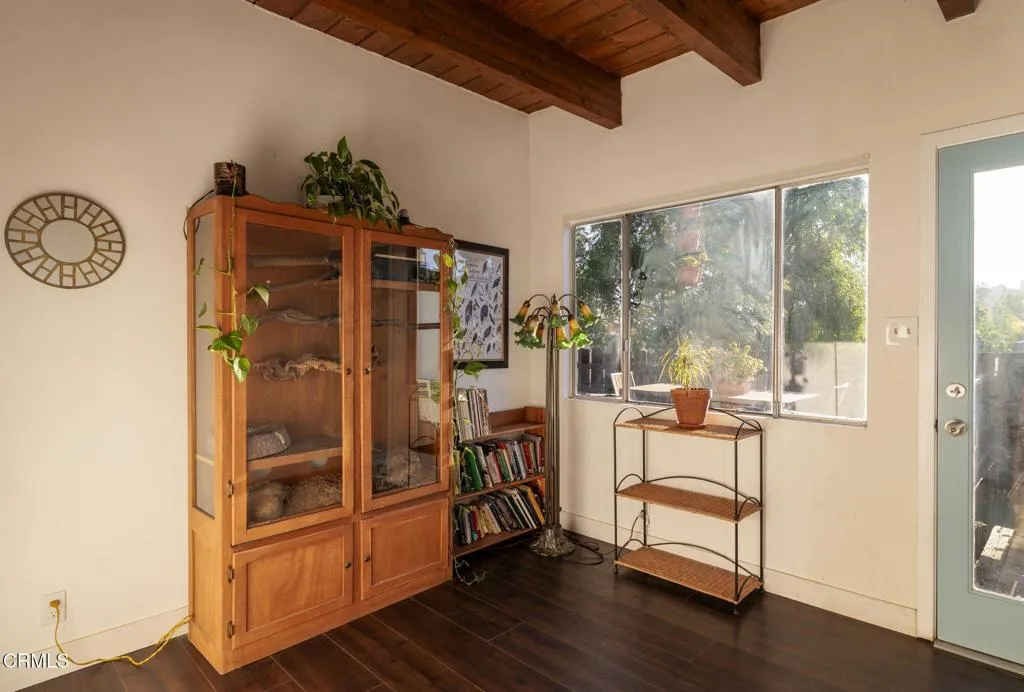 28-web-or-mls-9900 Sunland Blvd by Pierr