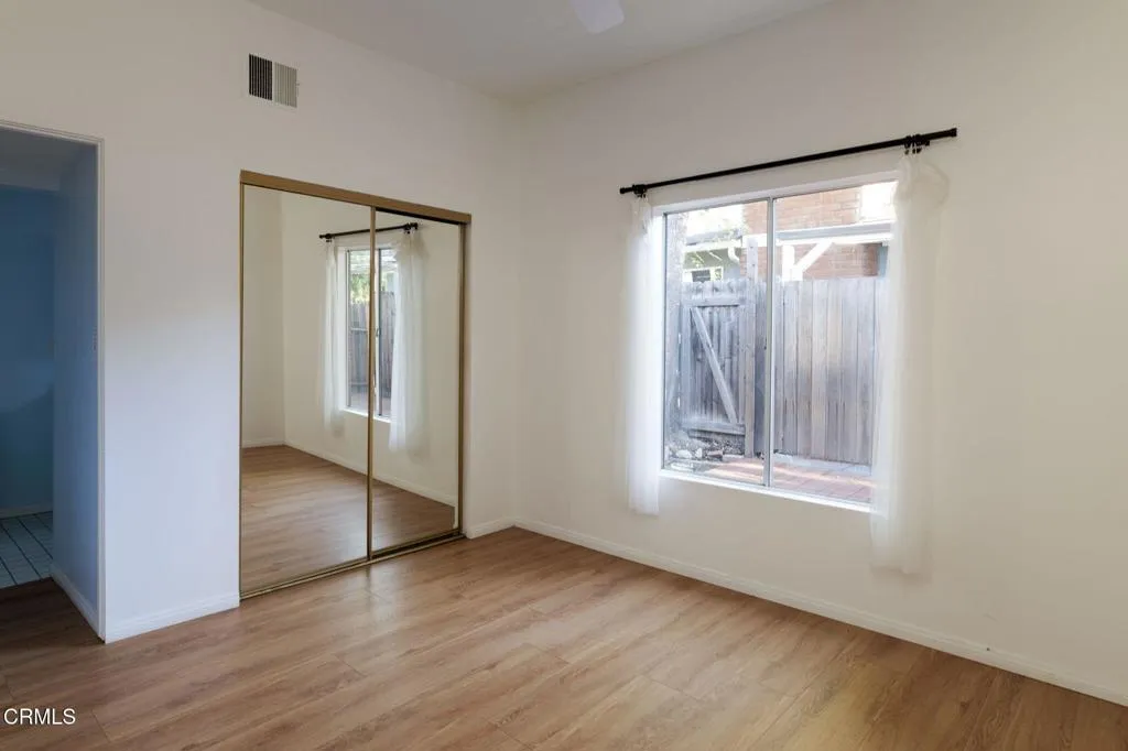 18-web-or-mls-9900 Sunland Blvd by Pierr