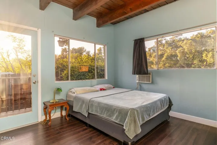 30-web-or-mls-9900 Sunland Blvd by Pierr