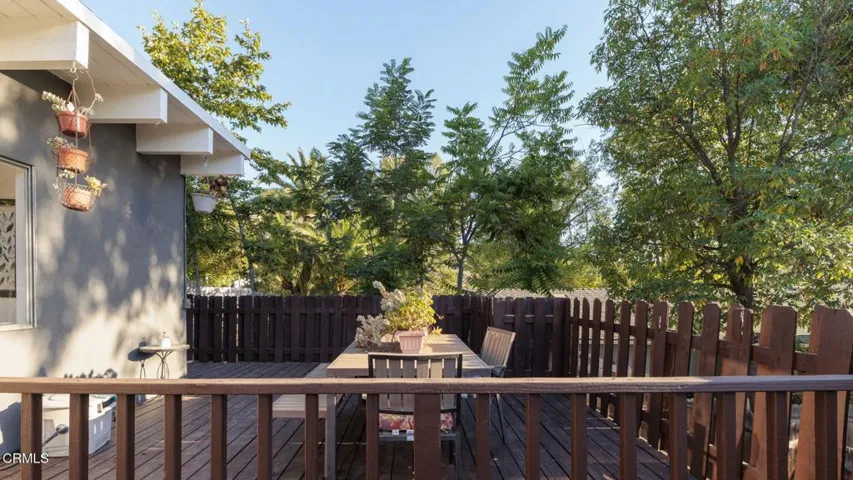 26-web-or-mls-9900 Sunland Blvd by Pierr