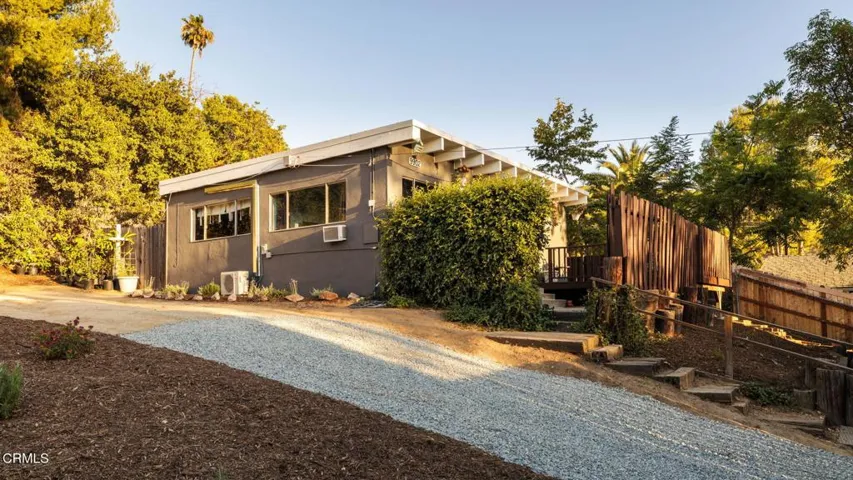 38-web-or-mls-9900 Sunland Blvd by Pierr