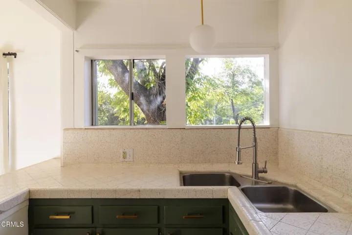 8-web-or-mls-9900 Sunland Blvd by Pierre