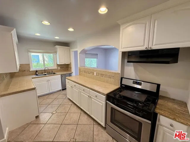 5015 Edgewood Place, Los Angeles, California 90019