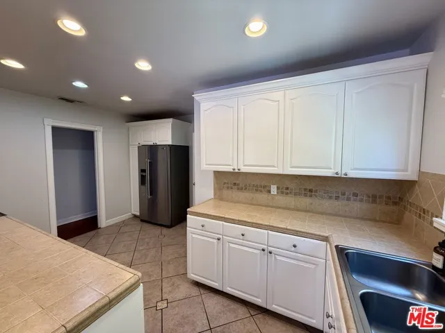 5015 Edgewood Place, Los Angeles, California 90019