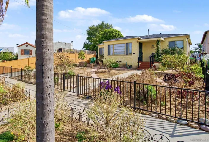 3239 N Mountain View, San Diego, California 92116