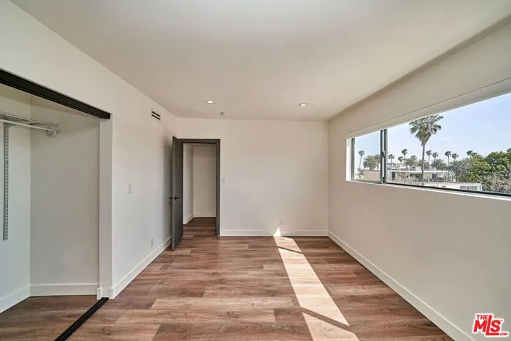 145 S Maple Drive 401, Beverly Hills, California 90212