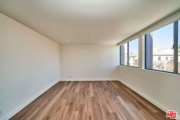 145 S Maple Drive 401, Beverly Hills, California 90212
