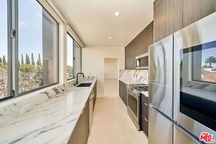 145 S Maple Drive 401, Beverly Hills, California 90212