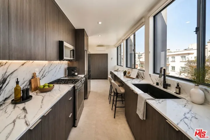 145 S Maple Drive 401, Beverly Hills, California 90212