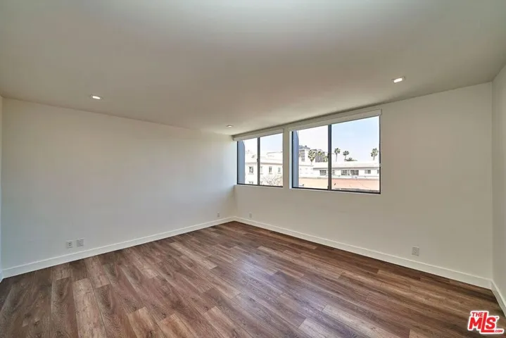 145 S Maple Drive 401, Beverly Hills, California 90212