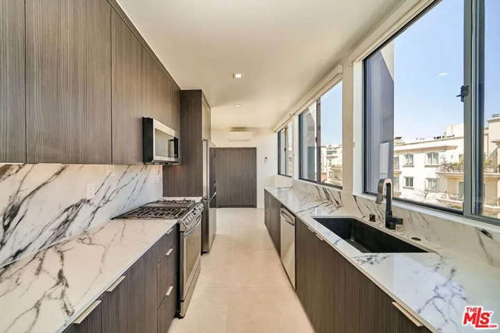 145 S Maple Drive 401, Beverly Hills, California 90212