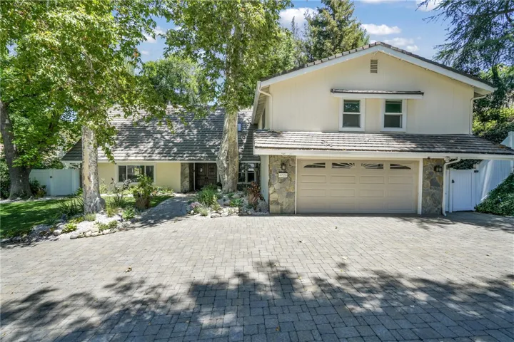 4726 Winnetka Avenue, Woodland Hills, California 91364