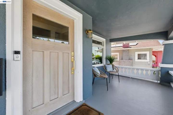 2724 Seminary Ave, Oakland, California 94605