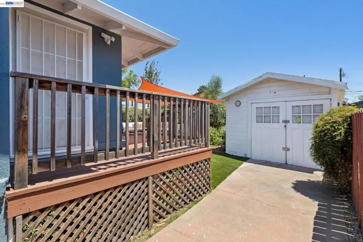 2724 Seminary Ave, Oakland, California 94605