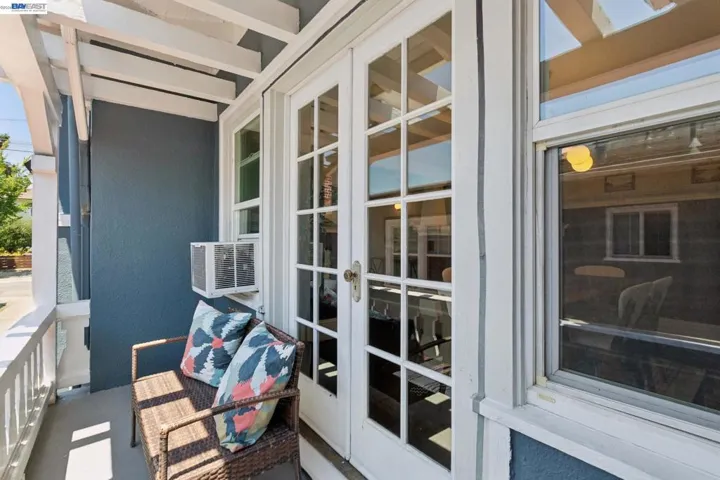 2724 Seminary Ave, Oakland, California 94605
