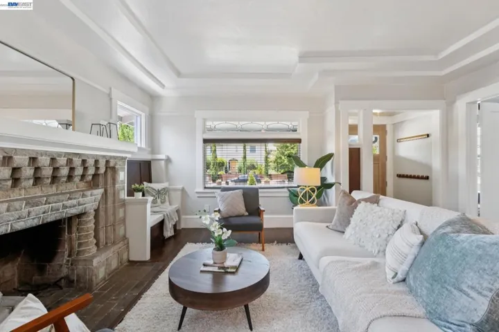 2724 Seminary Ave, Oakland, California 94605