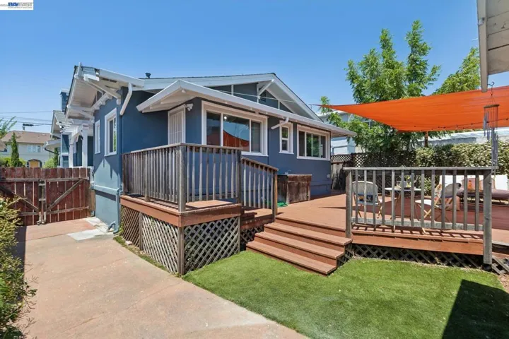 2724 Seminary Ave, Oakland, California 94605