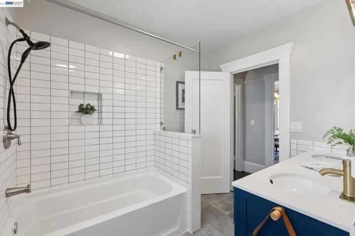 2724 Seminary Ave, Oakland, California 94605