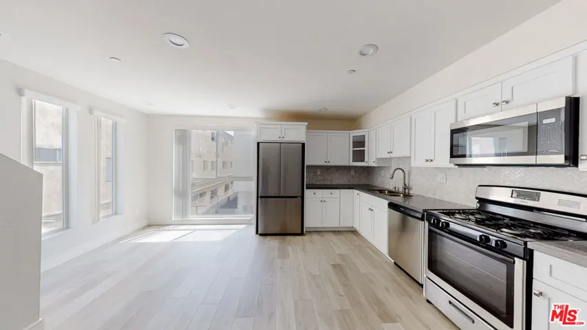 953 N Mariposa Avenue 2, Los Angeles, California 90029