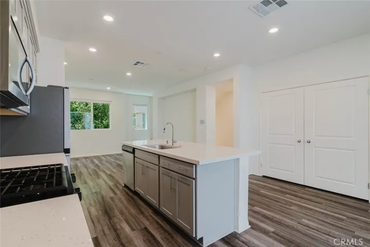 18450 W Calico Lane, Northridge, California 91325