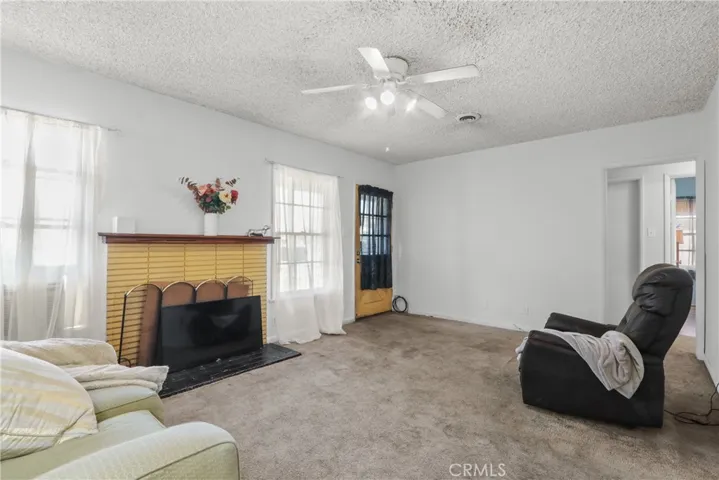 Spacious living room