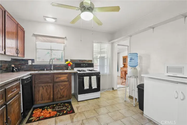 Very functional spacious Kitchen