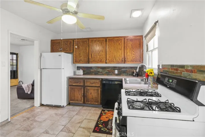 Large bright Kitchen